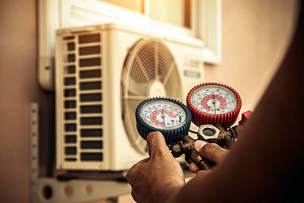 Professional Ac Installation technician working in Urbana, IL